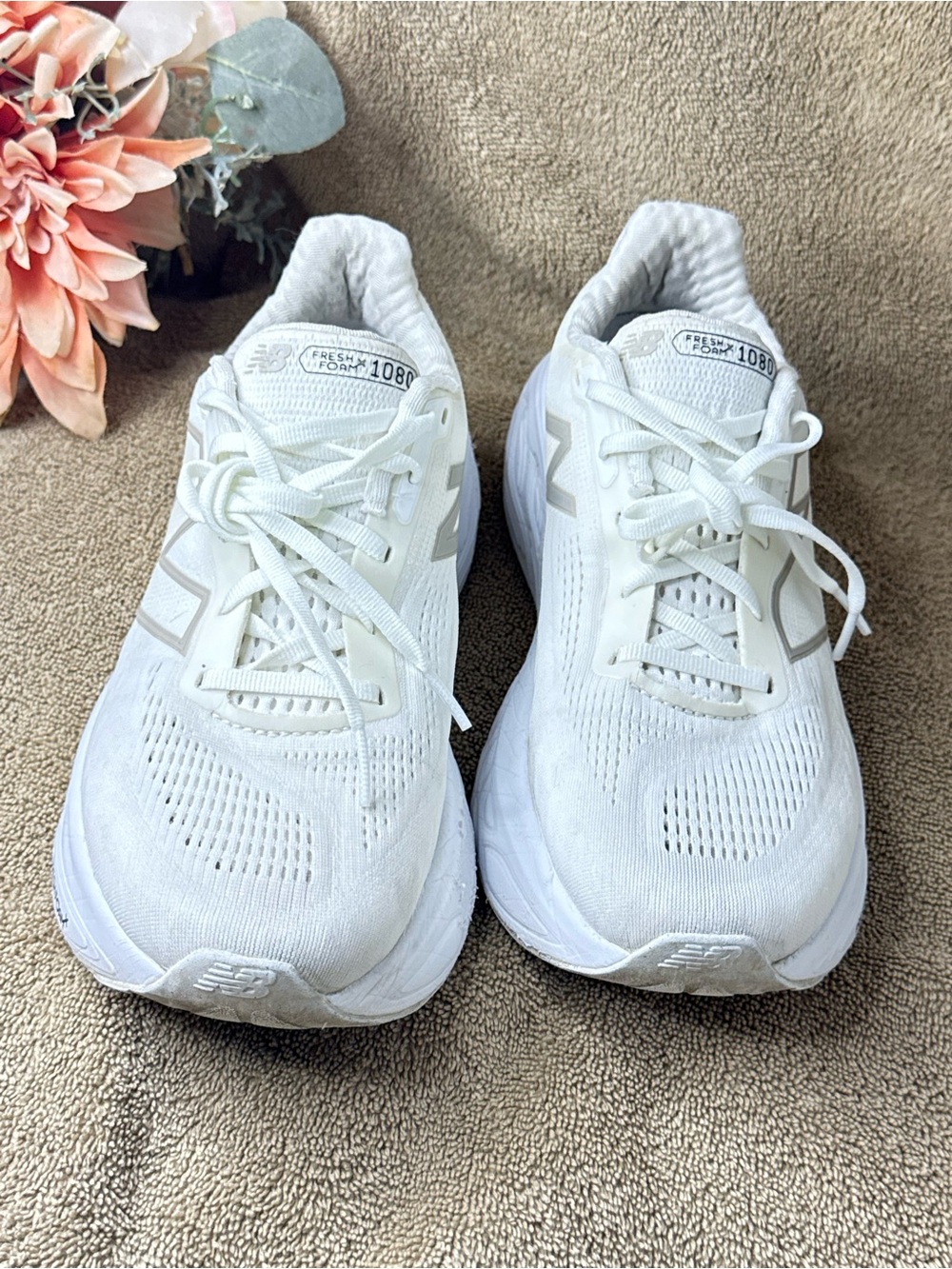 New Balance Fresh Foam 1080 Women's White Running Shoes size 8.5